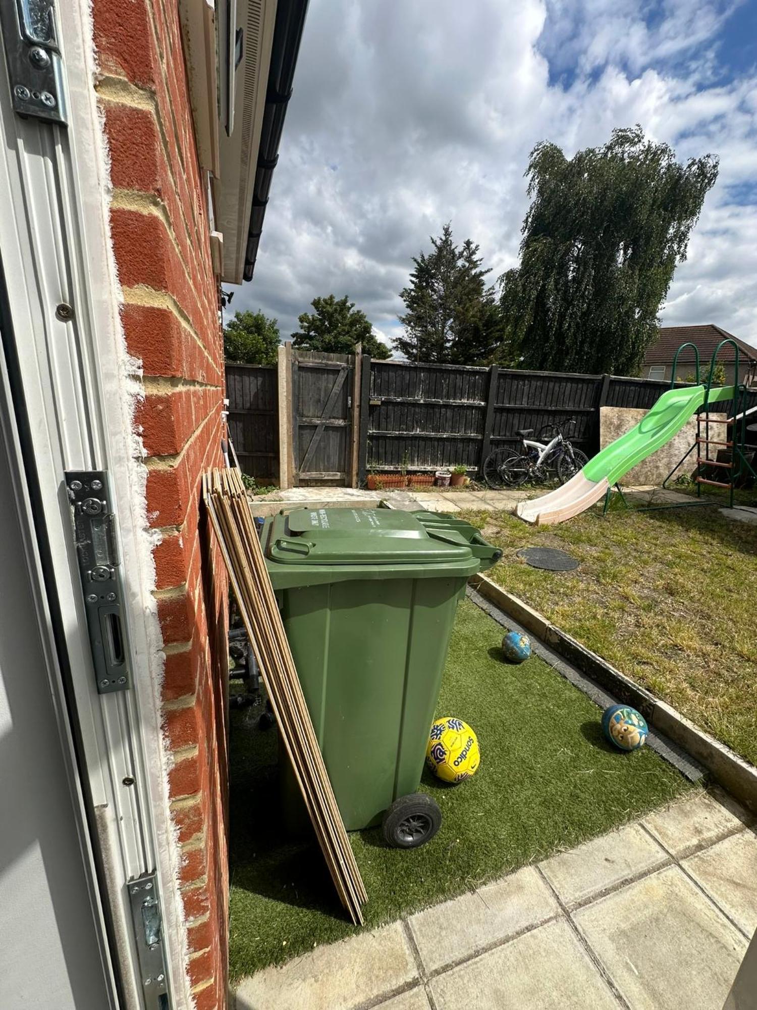 Luxury Ensuite Studio In Crayford Dartford Bexley London With Full Kitchen And Side Garden Alleyway Entrance Erith Екстер'єр фото
