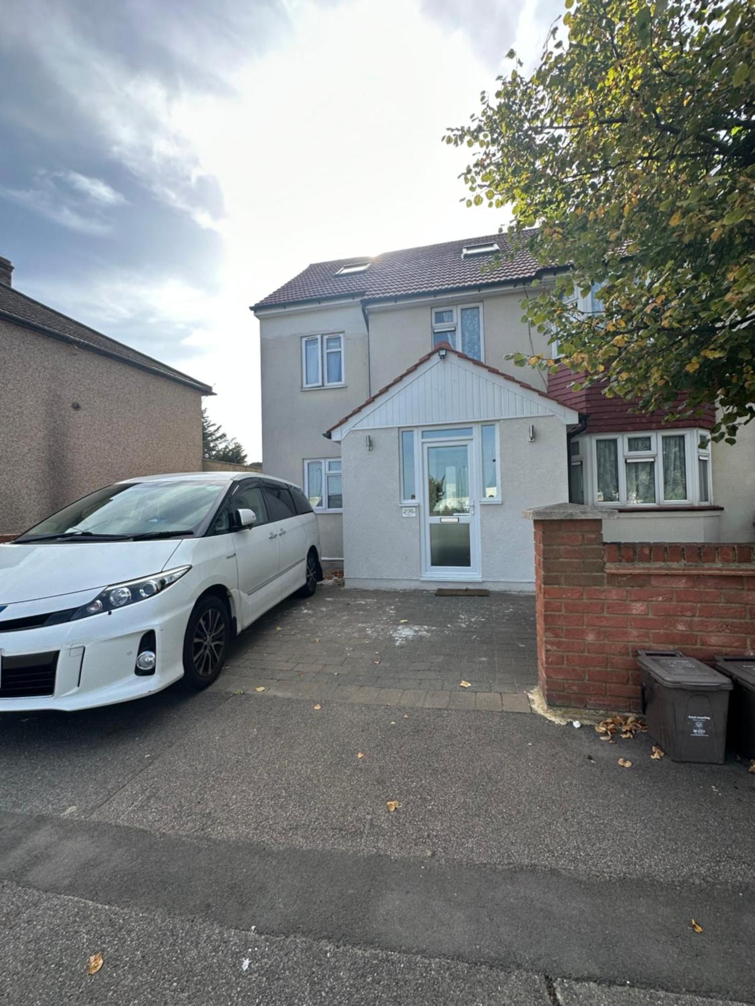 Luxury Ensuite Studio In Crayford Dartford Bexley London With Full Kitchen And Side Garden Alleyway Entrance Erith Екстер'єр фото