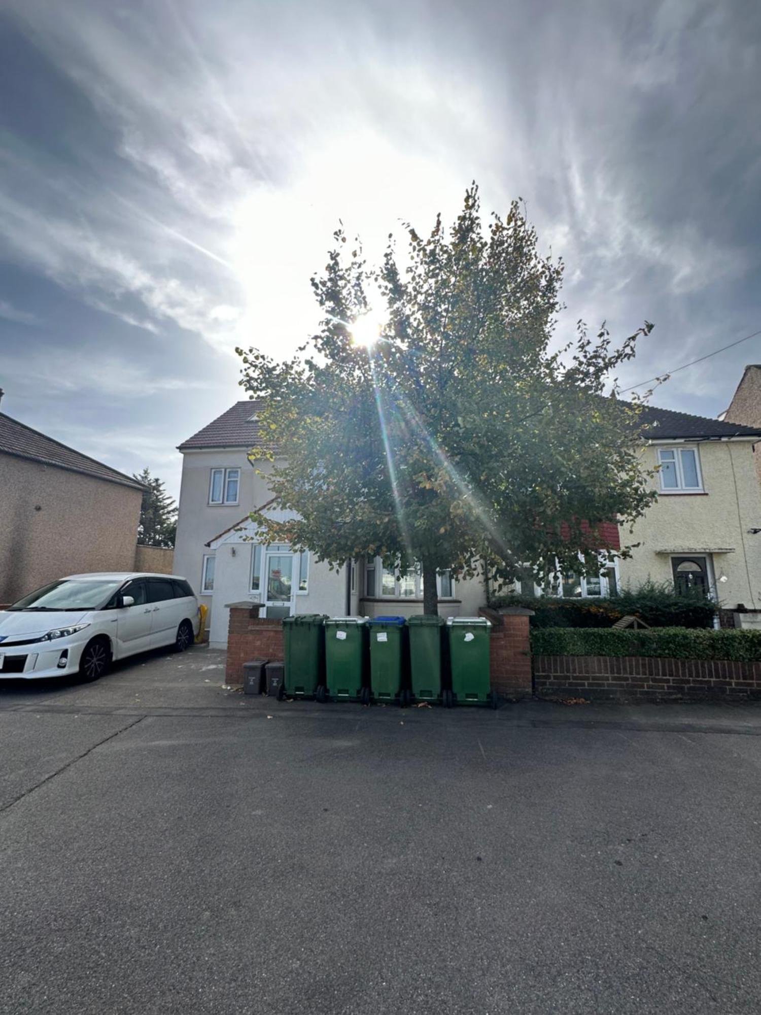 Luxury Ensuite Studio In Crayford Dartford Bexley London With Full Kitchen And Side Garden Alleyway Entrance Erith Екстер'єр фото