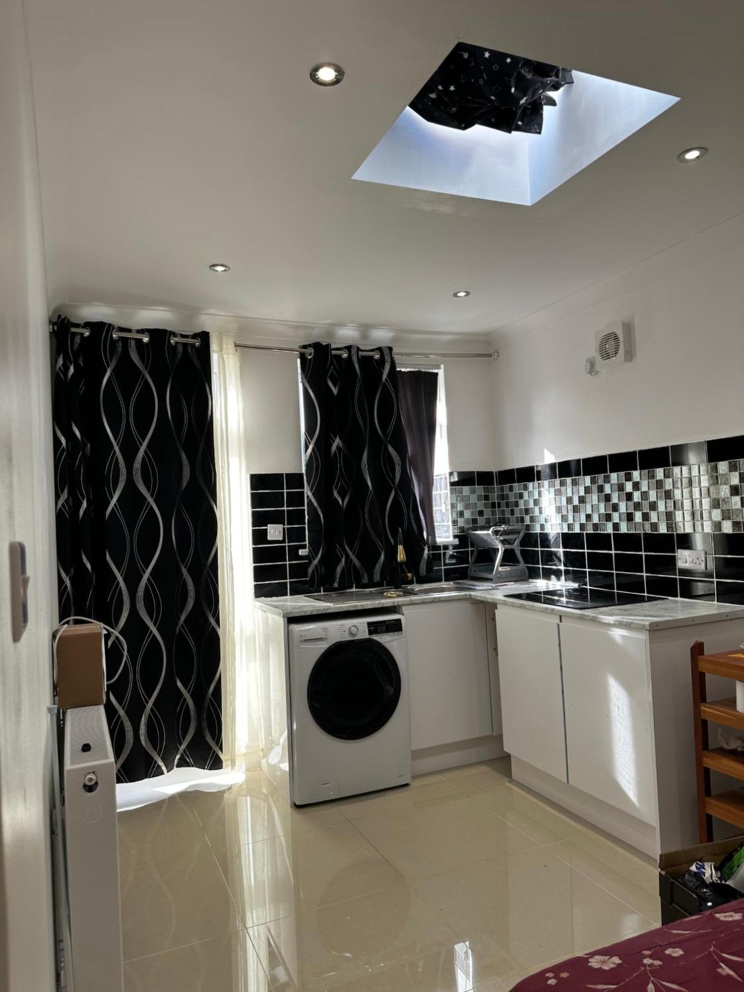 Luxury Ensuite Studio In Crayford Dartford Bexley London With Full Kitchen And Side Garden Alleyway Entrance Erith Екстер'єр фото