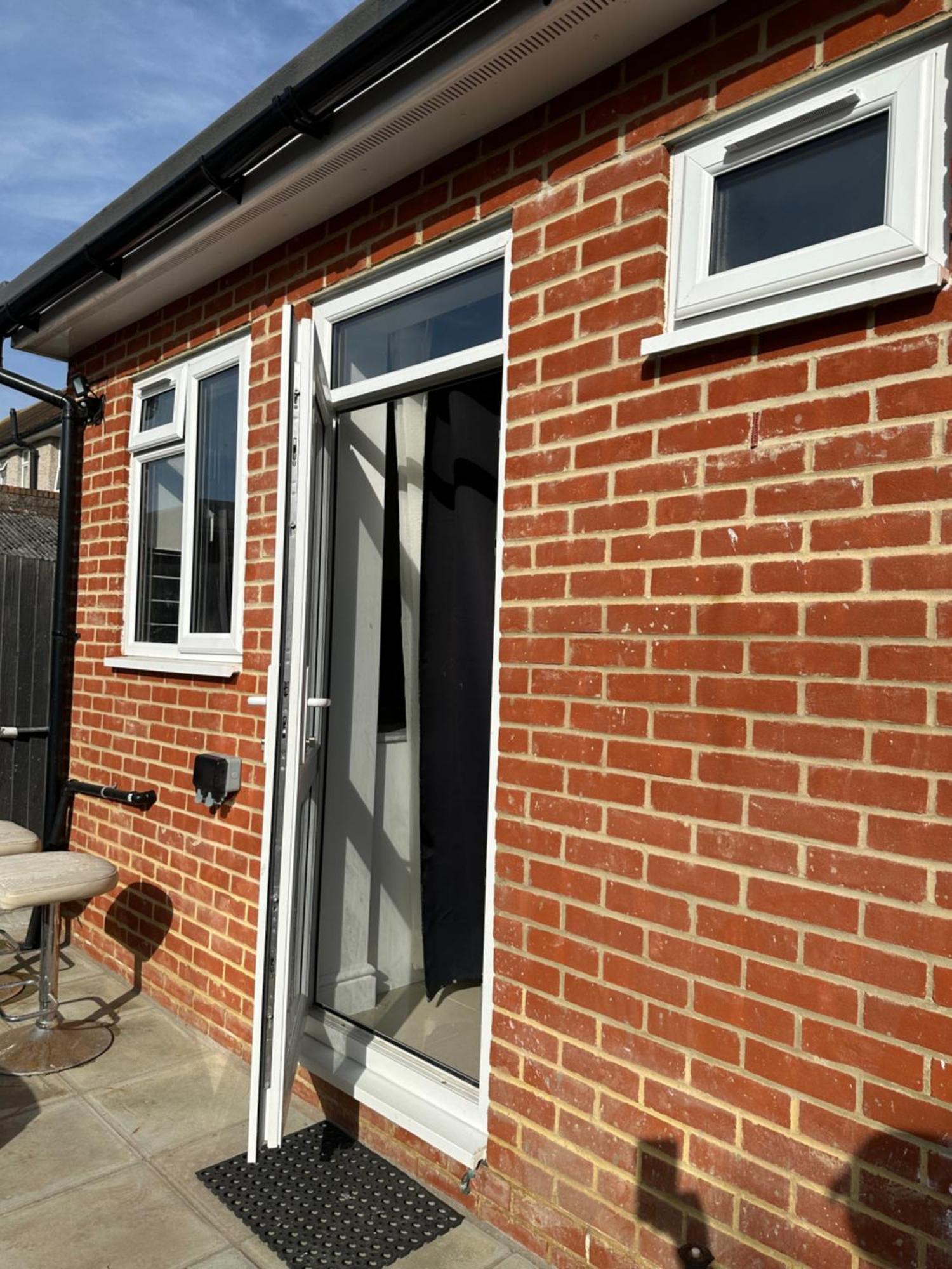 Luxury Ensuite Studio In Crayford Dartford Bexley London With Full Kitchen And Side Garden Alleyway Entrance Erith Екстер'єр фото