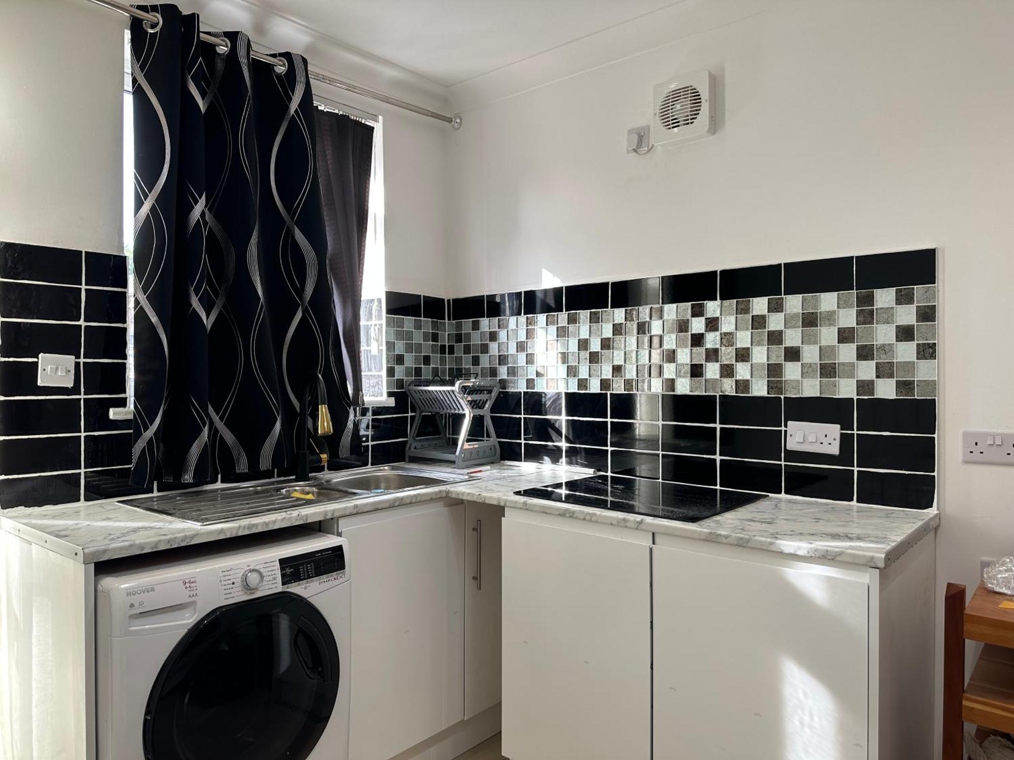 Luxury Ensuite Studio In Crayford Dartford Bexley London With Full Kitchen And Side Garden Alleyway Entrance Erith Екстер'єр фото